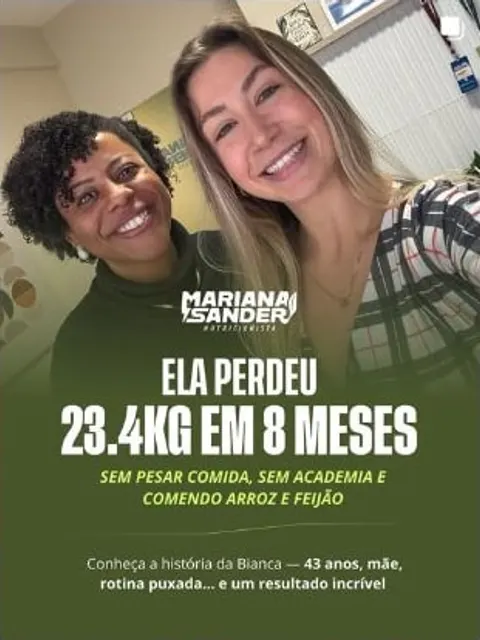 Mariana e uma mulher sorrindo juntas em uma selfie no consultório.