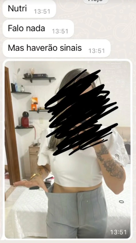 Mensagem de acompanhamento com fotografia de evolução corporal.