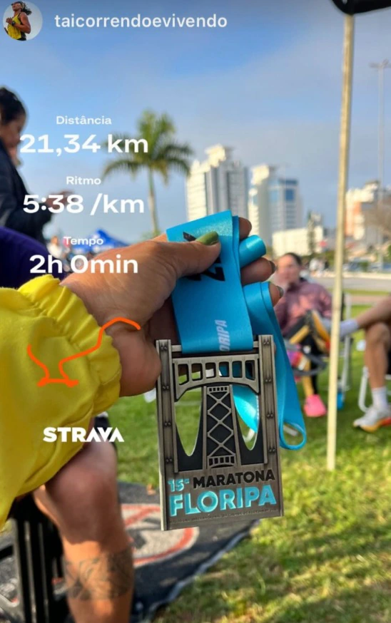 Registro de medalha de corrida e dados da prova.